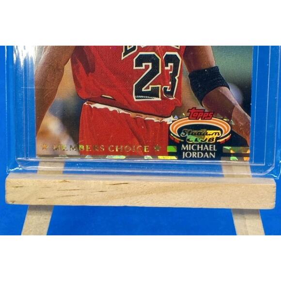 1992-93 Topps Stadium Club - Members Choice Michael Jordan #210 - Picture 3 of 5